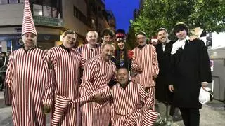 La magia de un Entierro de la Sardina atemporal envuelve Murcia como en 1919