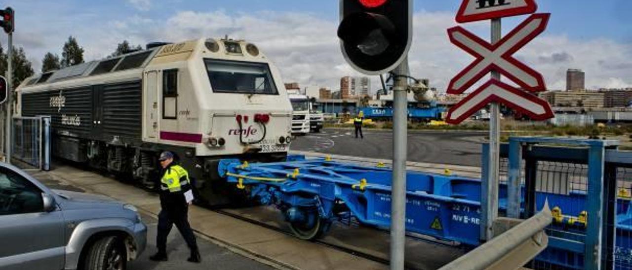 El Puerto recuperó la conexión ferroviaria con el centro de España en noviembre de 2015, pero nada se sabe del enlance con el AVE.