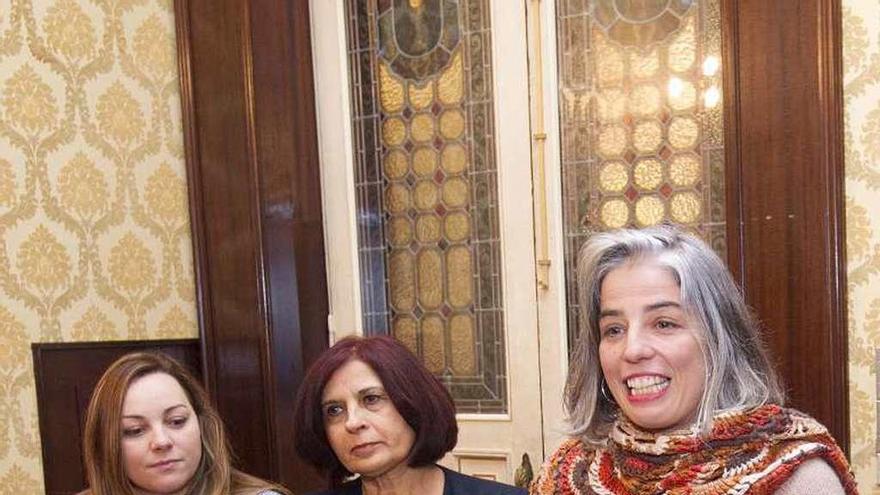 María García, a la derecha, junto a Rocío Freire y Ángeles Parra.