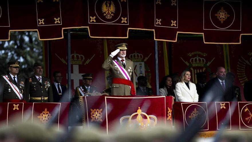 Vídeo | Felipe VI preside por primera vez como Rey la jura de bandera del Cefot de Cáceres