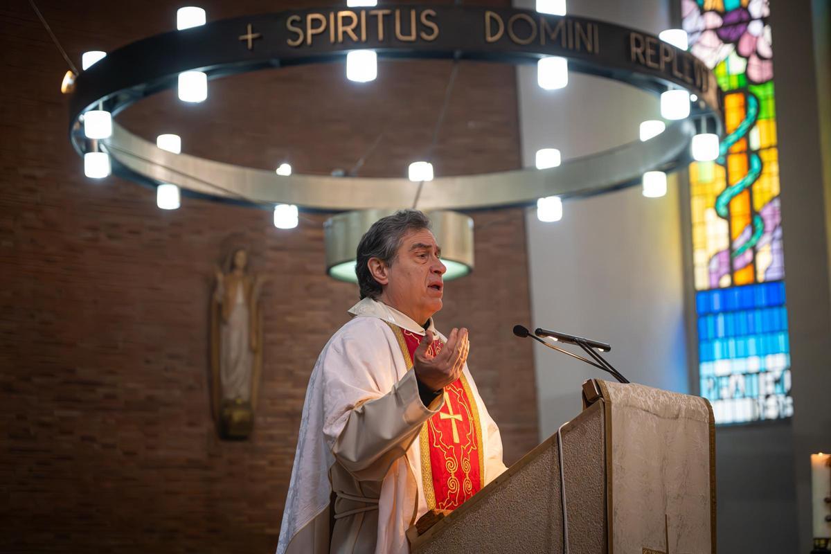 Rezos y protestas para frenar el derribo de una iglesia en Barcelona