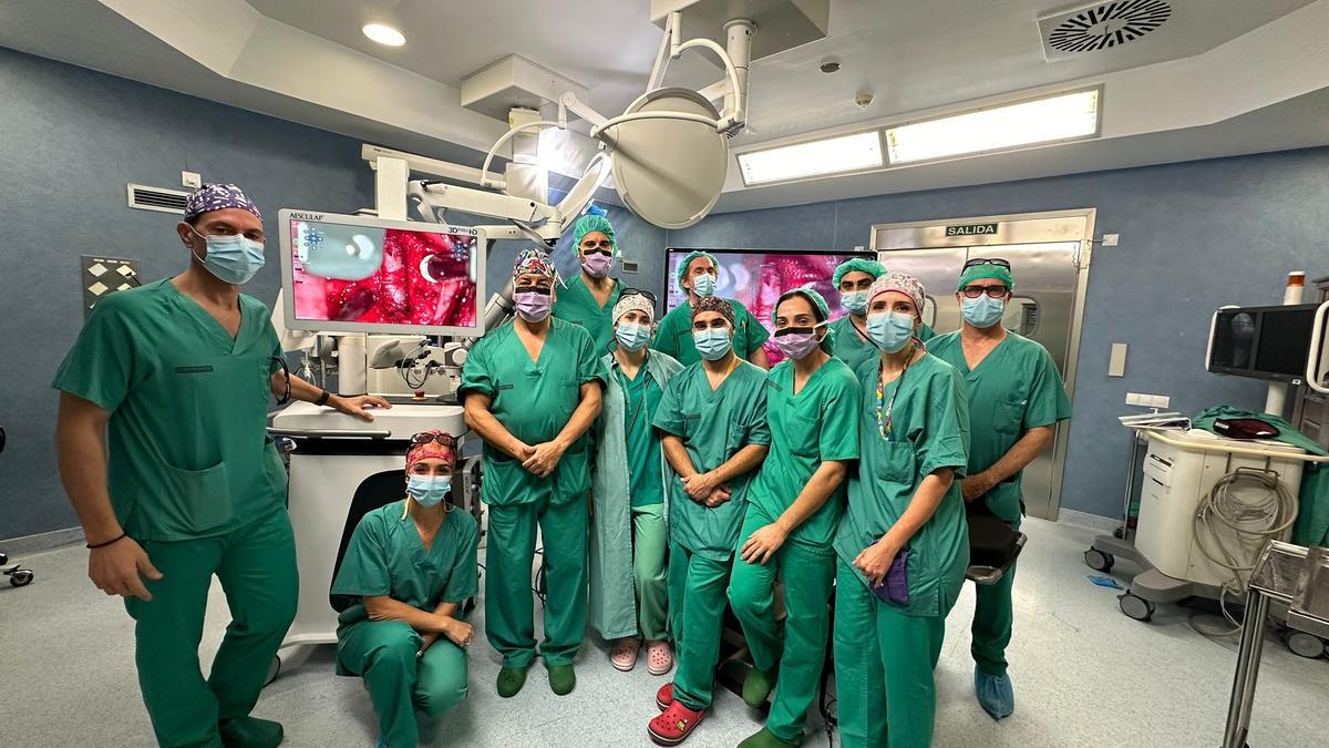 Equipo que ha participado en la intervencion pionera del servicio de Traumatología del Hospital de Torrevieja