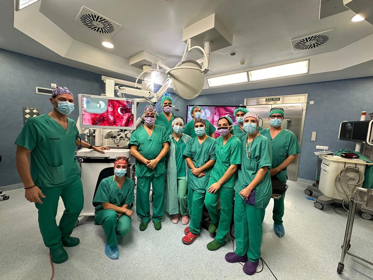 Equipo que ha participado en la intervencion pionera del servicio de Traumatología del Hospital de Torrevieja