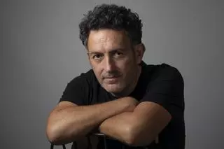 Mikel Santiago: «La lectura es un remanso de paz y nos ayuda a profundizar»