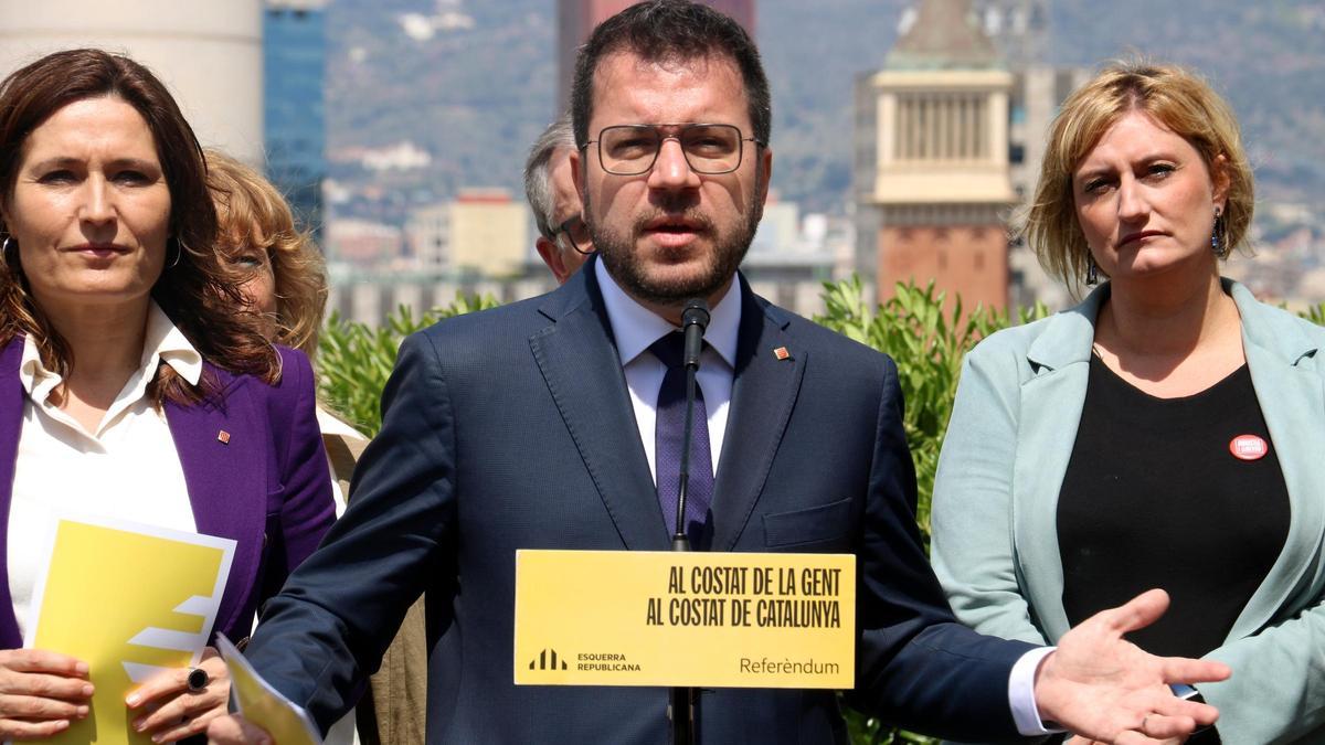 Laura Vilagrà, Pere Aragonès y Alba Vergés en el acto electoral de ERC de este viernes.