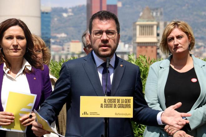 Laura Vilagrà, Pere Aragonès y Alba Vergés en el acto electoral de ERC de este viernes.