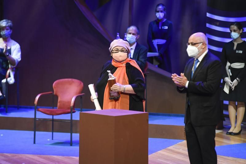 Acto de entrega de honores y distinciones del Cabildo.