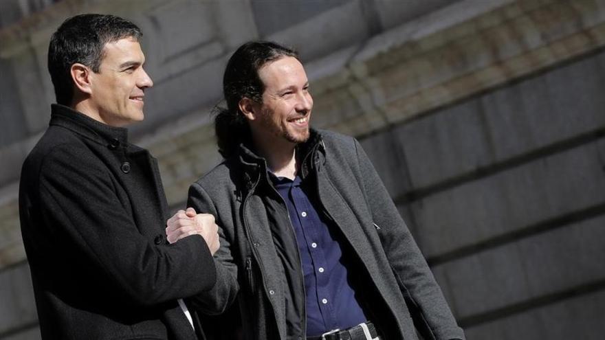 Sánchez e Iglesias empiezan a explorar una alianza anti-Rajoy