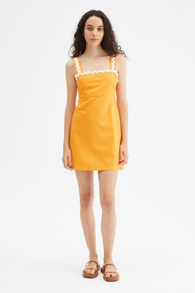 Vestido corto de tirantes con picunela naranja de Compañía Fantástica