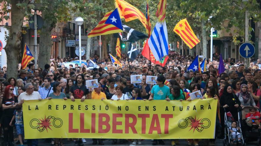 12.000 persones es manifesten a Sabadell per demanar l&#039;alliberament dels CDR empresonats
