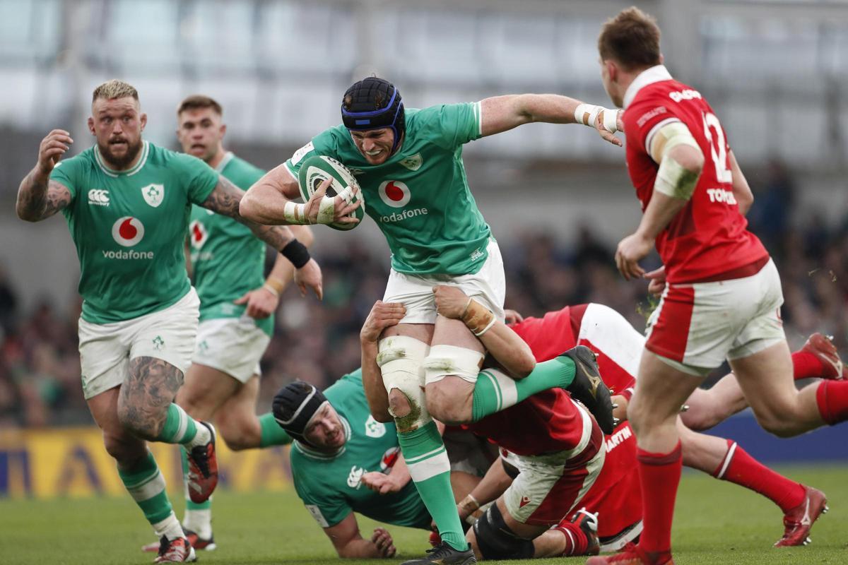Caelan Doris en un partido entre Irlanda y Gales del Seis Naciones de Rugby