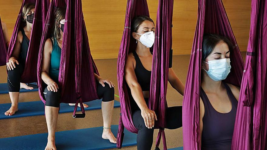 Las alumnas, en un momento de la meditación.