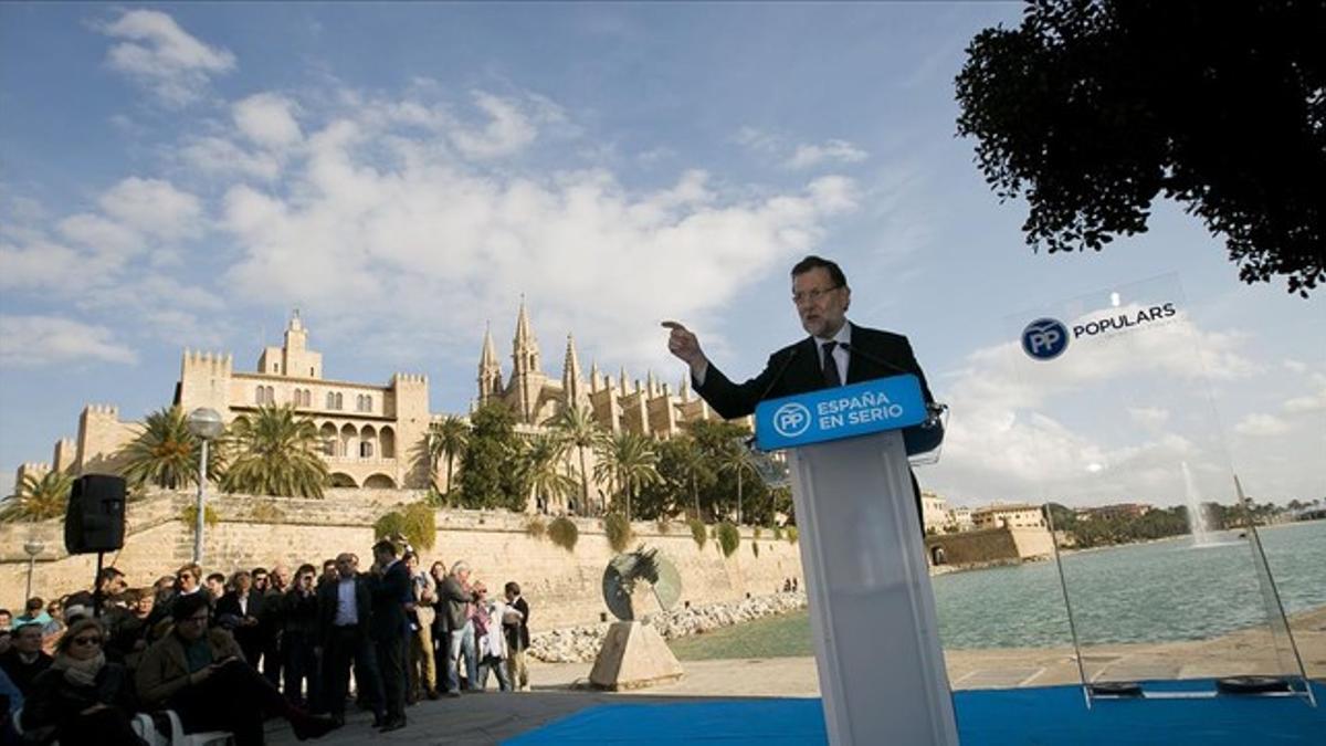 El candidato del PP, Mariano Rajoy, en un mitin en Palma de Mallorca el miércoles.