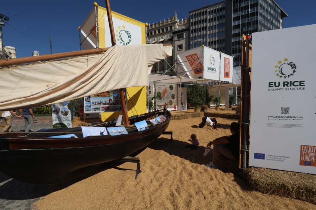 La plaza del Ayuntamiento de València se convierte en un gran restaurante al aire libre con el Tastarròs