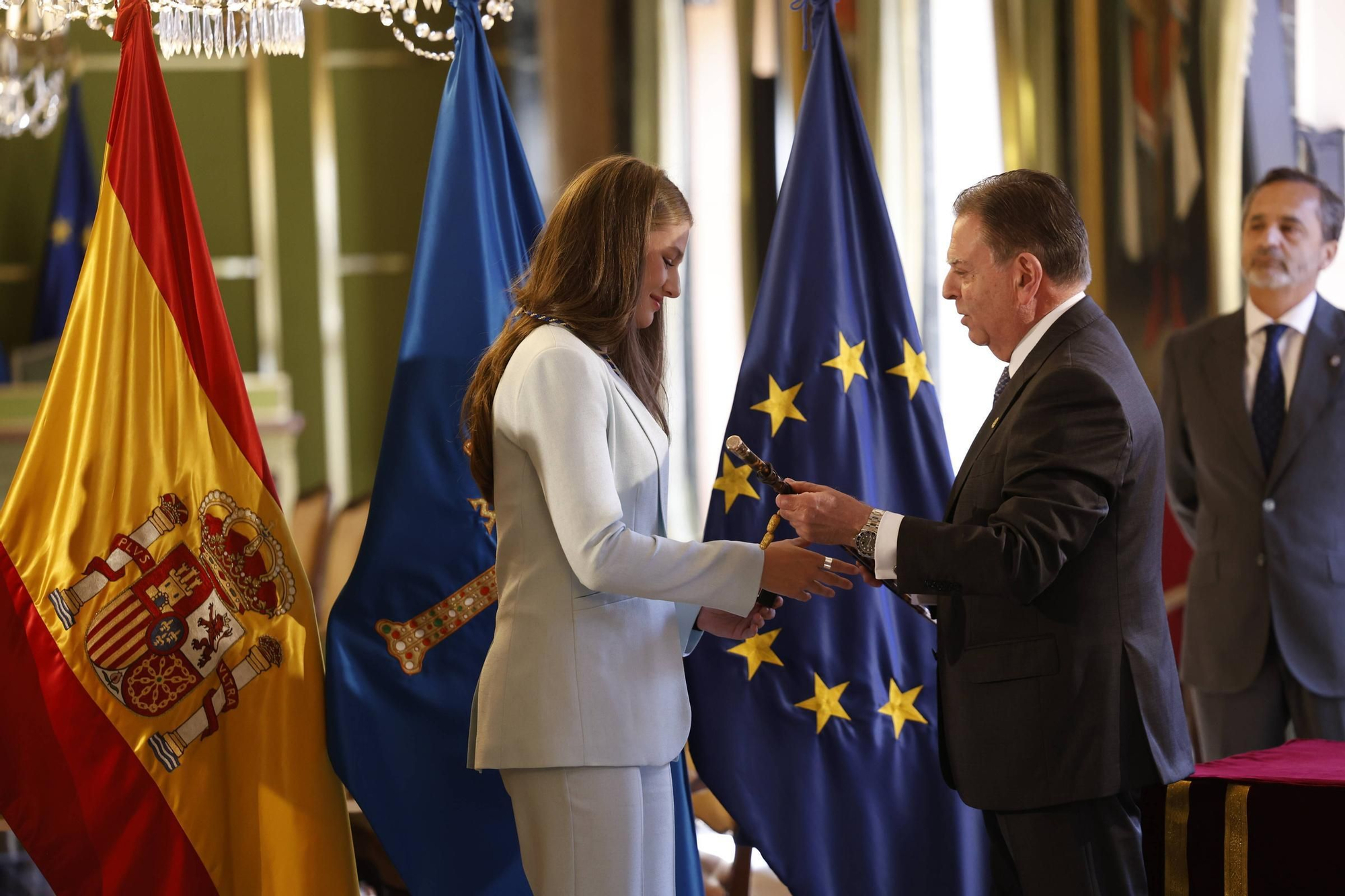 La Princesa Leonor recibe el título de Alcaldesa Honoraria de Oviedo en salón del plenos del Ayuntamiento. 