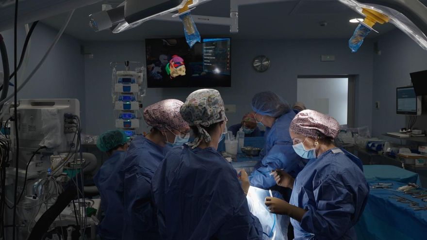El hospital Reina Sofía incorpora la planificación y la realidad virtual en neurocirugía pediátrica