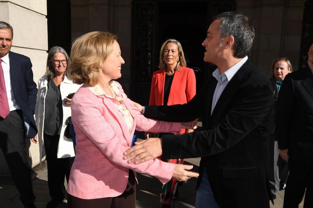 El alcalde recibe a la ministra de Economía