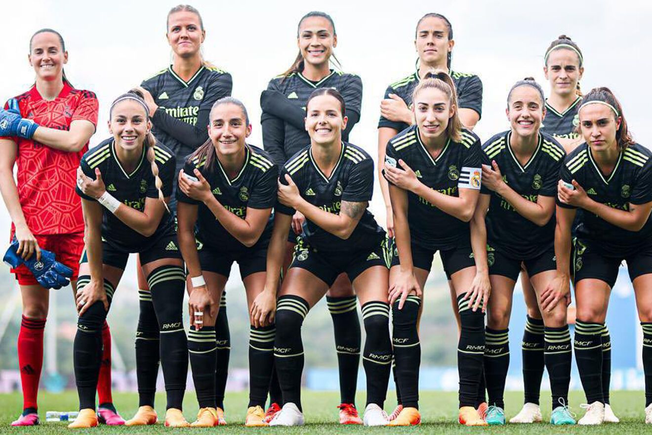 Las jugadoras del Real Madrid femenino se tapan el parche de la Liga F en la última jornada del campeonato.