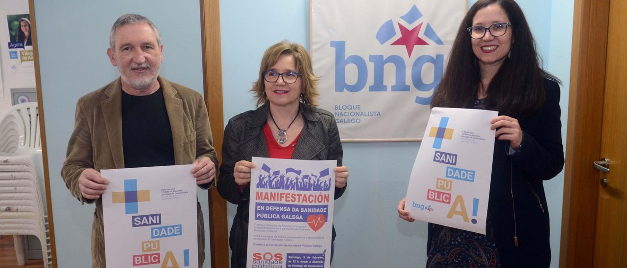 Víctor Caamaño, a la izquierda, durante un acto del BNG