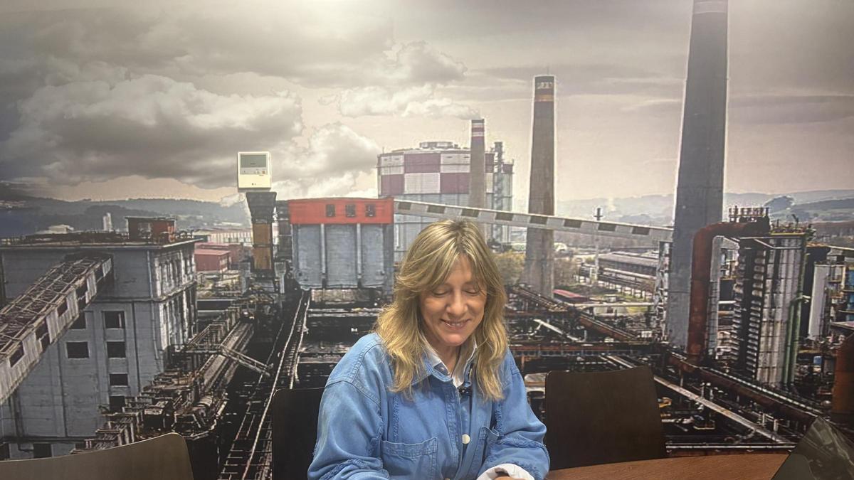 Esther Llamazares, este lunes, en el Ayuntamiento de Avilés.