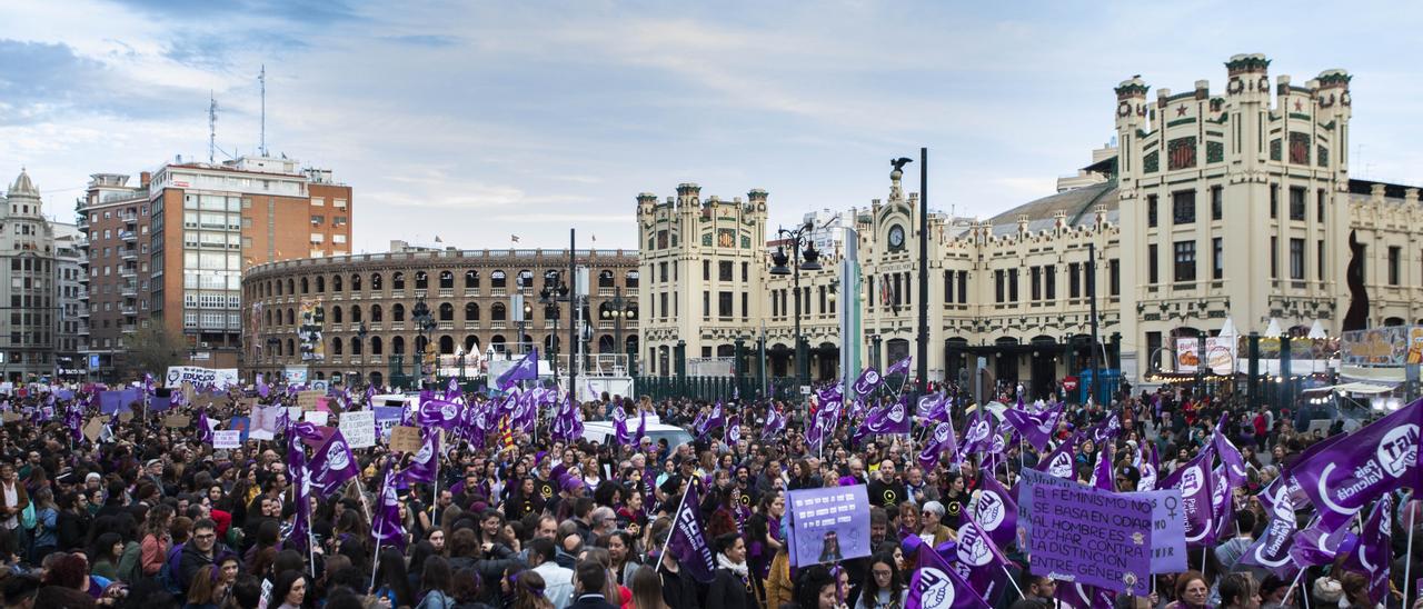 El movimiento feminista se presenta unido en València el 8M frente a la división en Madrid