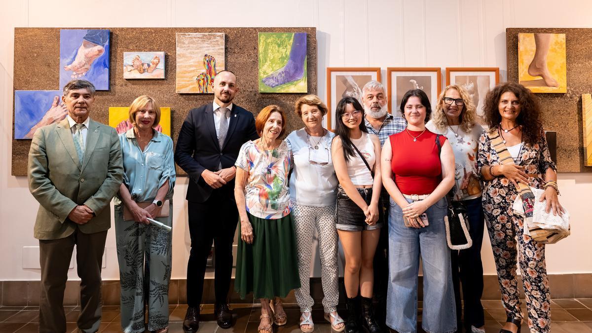 Julio Mateo, Dolores Delgado, Raúl Mendoza, Juan Sebastián López y alumnado de la Academia, en la exposición
