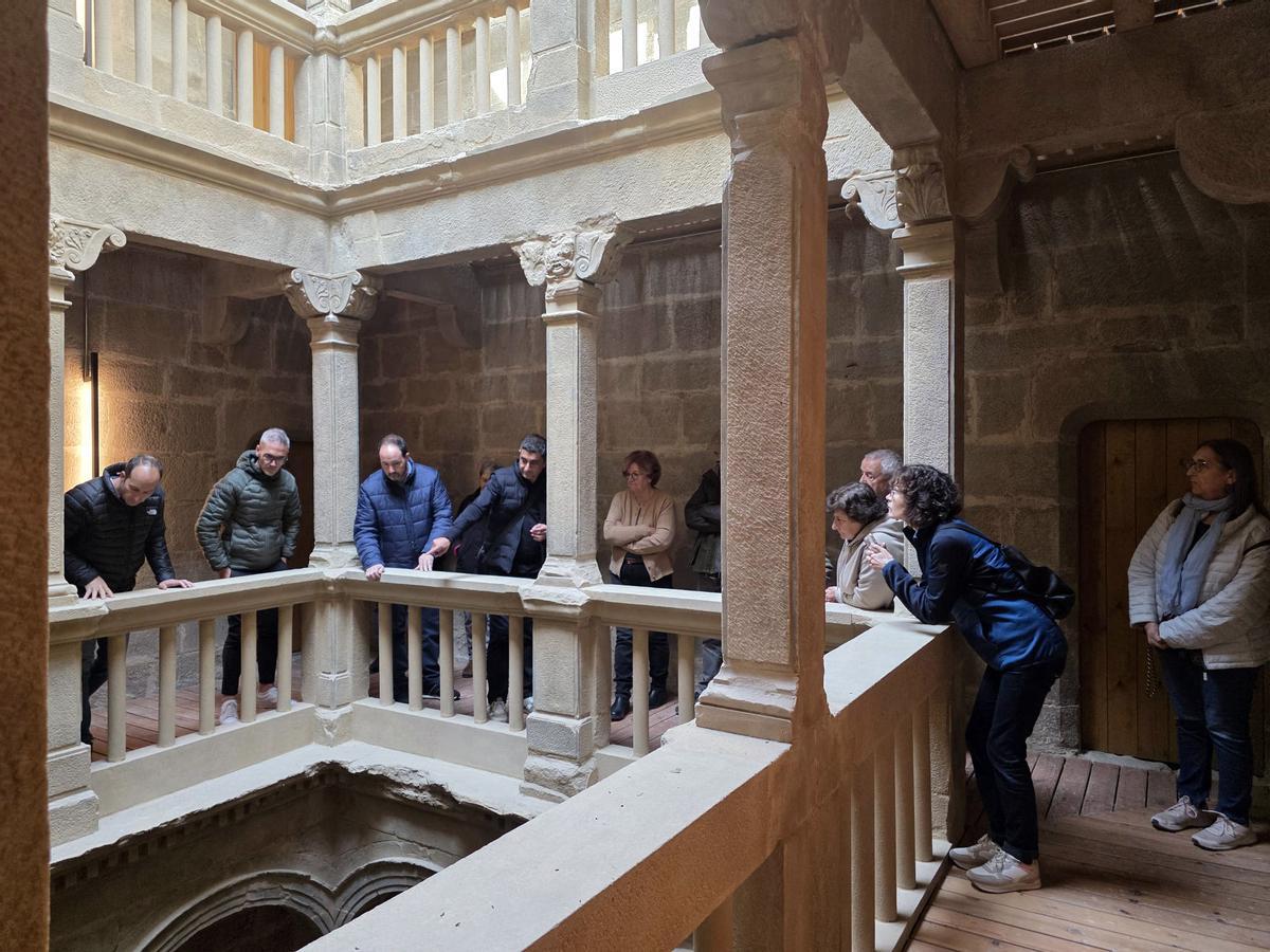 Visita dels veïns a la Casa Gran del Miracle