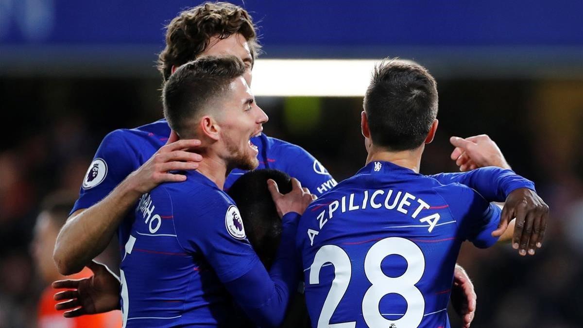 Los jugadores del Chelsea celebran uno de los dos goles al City