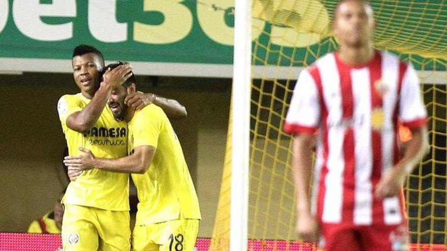 El Villarreal gana al Almería y se coloca en plaza europea (2-0)