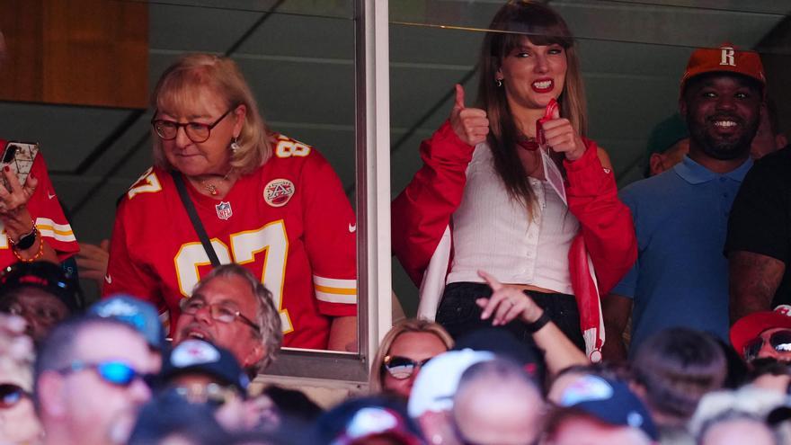 L’idil·li de Taylor Swift i Travis Kelce desferma la bogeria als EUA