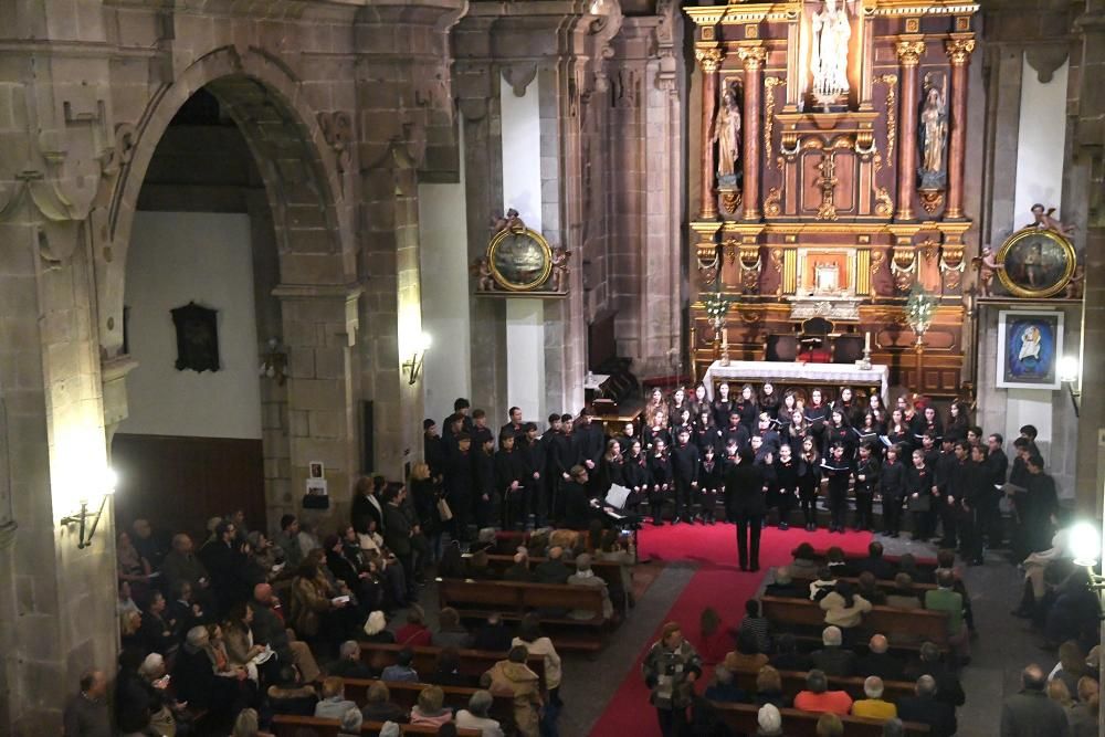 El Coro Infantil y Juvenil Cantabile interpreta villancicos clásicos y varias piezas de su disco 'Vinde velo neno. Nadal con Cantabile' en su tradicional Concerto de Nadal.