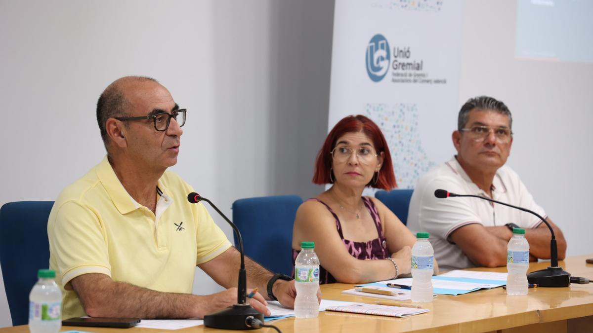 Dirigentes de Unió Gremial, en la asamblea de Gandia.
