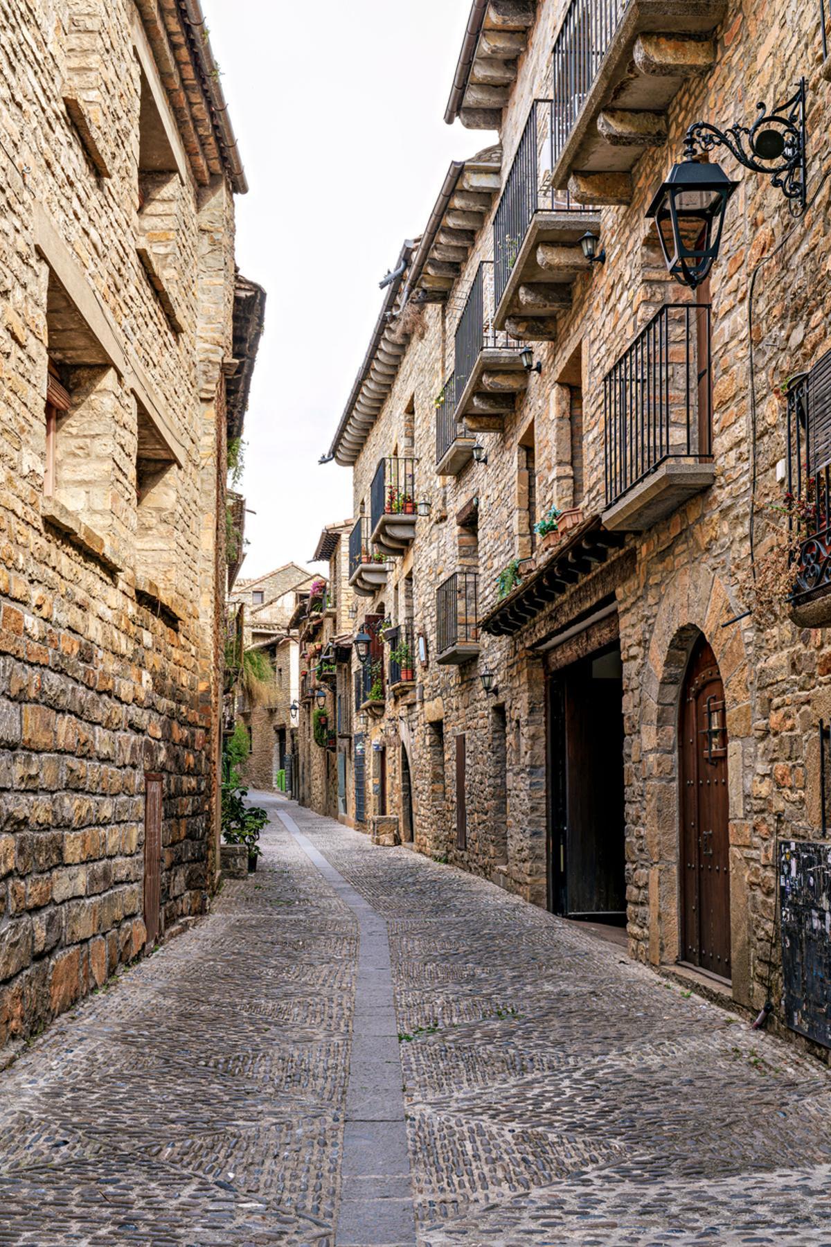El pueblo medieval de Ainsa pertenece a la región de El Sobrarbe