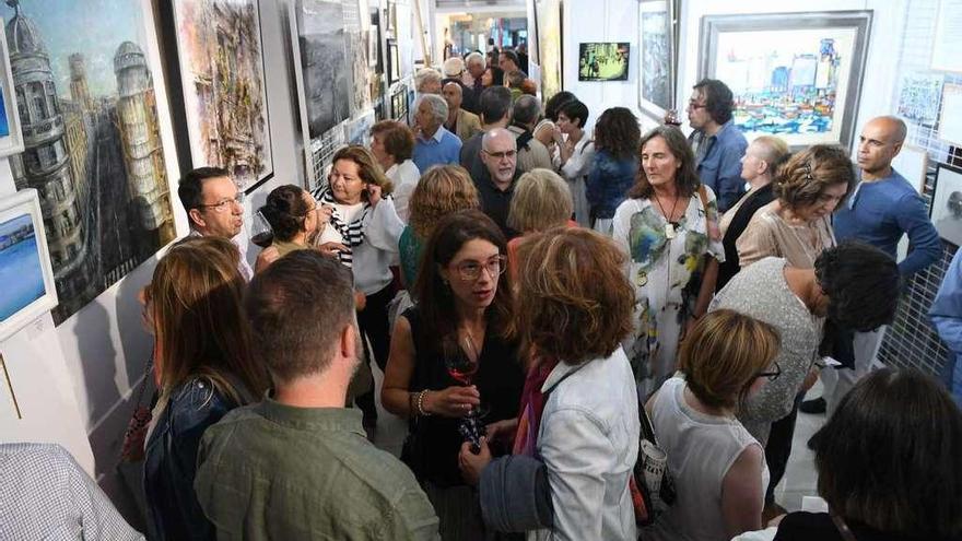 Inauguración de la exposición 'A Coruña. Unha ollada' en la galería Artbys.