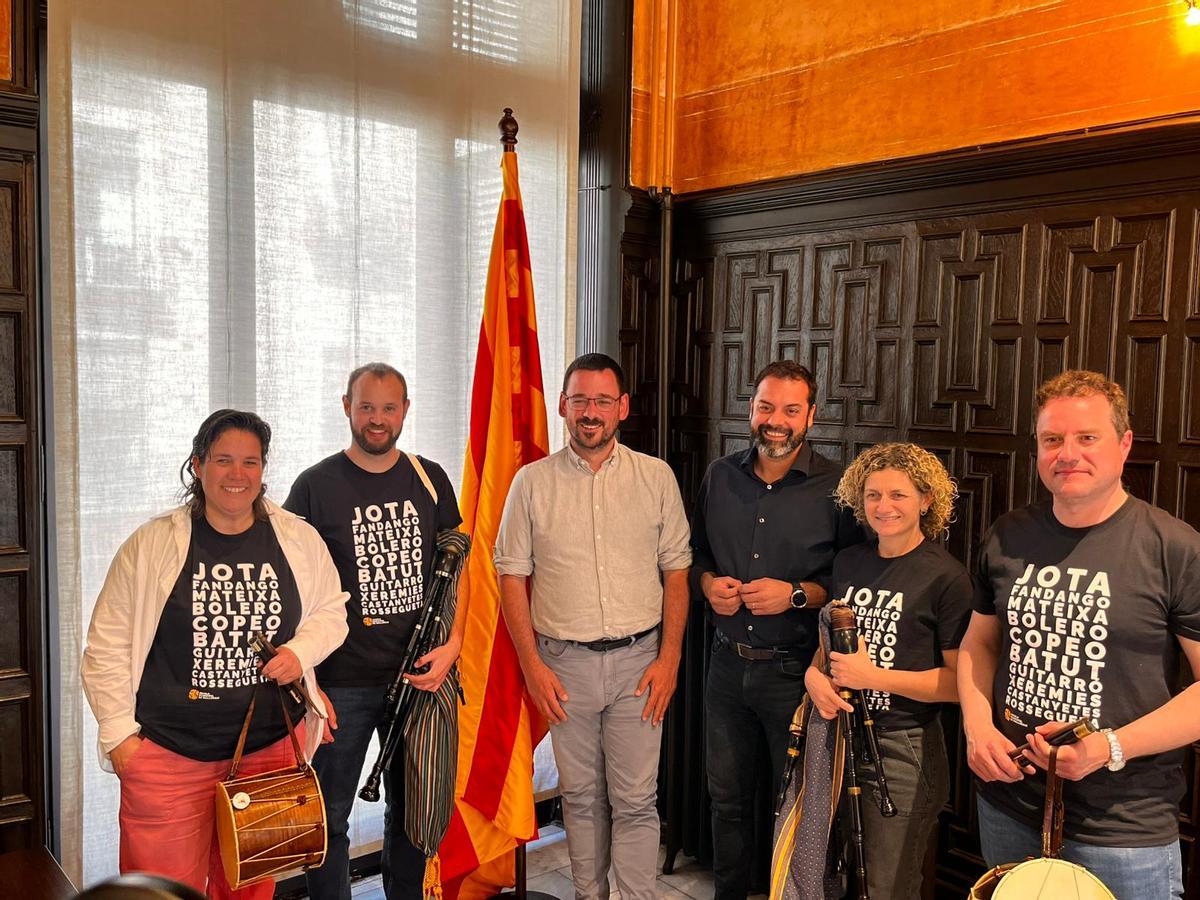 La visita institucional dels sacaires de Manacor.