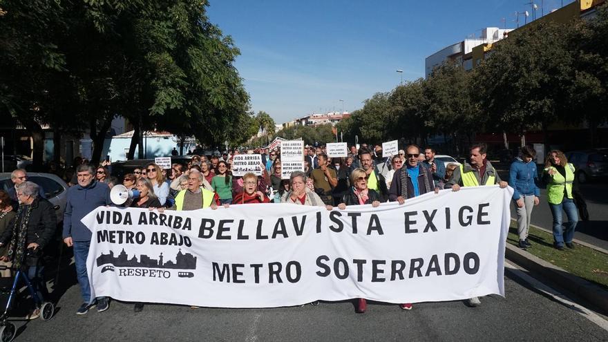Bellavista y Bermejales se unen contra el trazado en superficie de la línea 3 de metro: "Es una opción low cost"