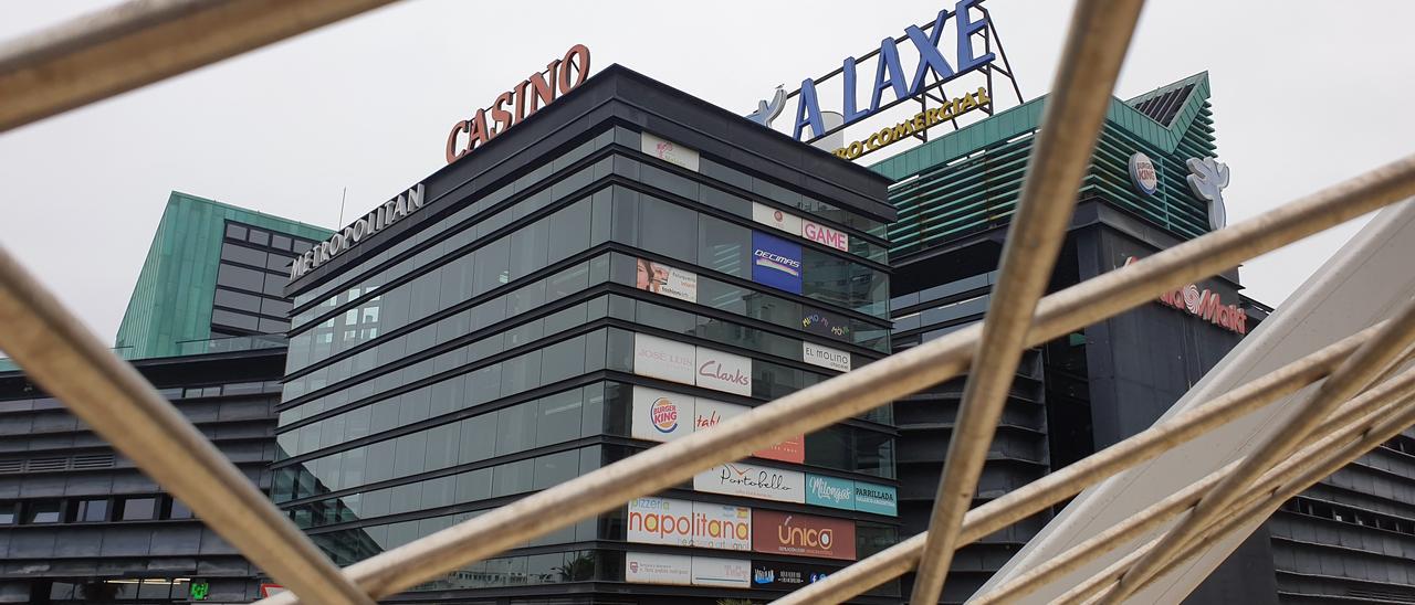 Exterior del centro comercial A Laxe