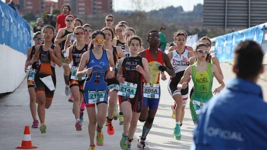 Imagen de una de las pruebas de duatlón disputadas en Avilés.