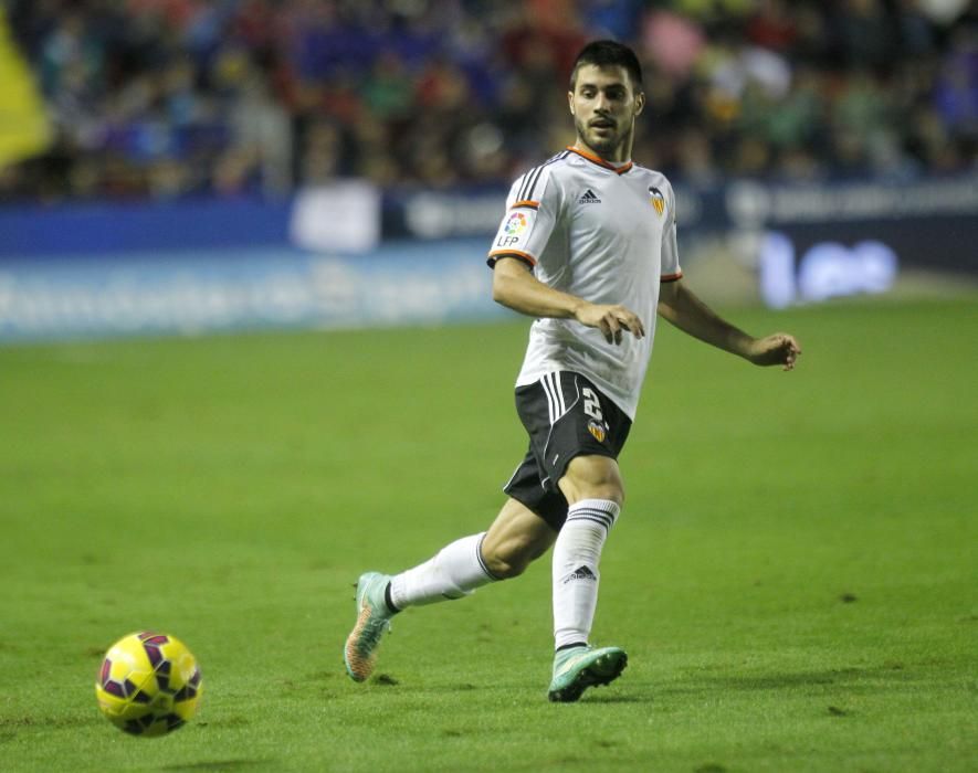 Carles Gil (mediocentro) - El mediapunta destaca ahora en la MLS con New England Revolution. En 2015 se fue al Aston Villa tras 11 partidos con el Valencia