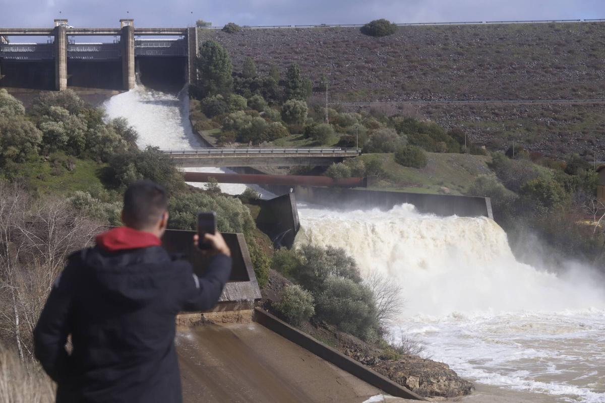 Desembalse en el pantano de San Rafael de Navallana después de la borrasca Leonardo.