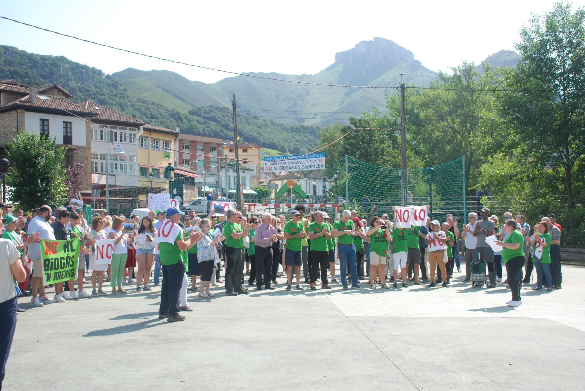 Manifestación contra la planta de biogás en Arenas de Cabrales