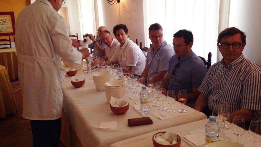 Miembros de la AOC Champagne (Francia) visitan la Denominación de Origen &#039;Montilla-Moriles&#039;