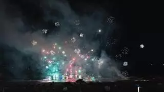 La Concha de Orpesa se enciende con casi 18 minutos de pólvora sobre el Mediterráneo