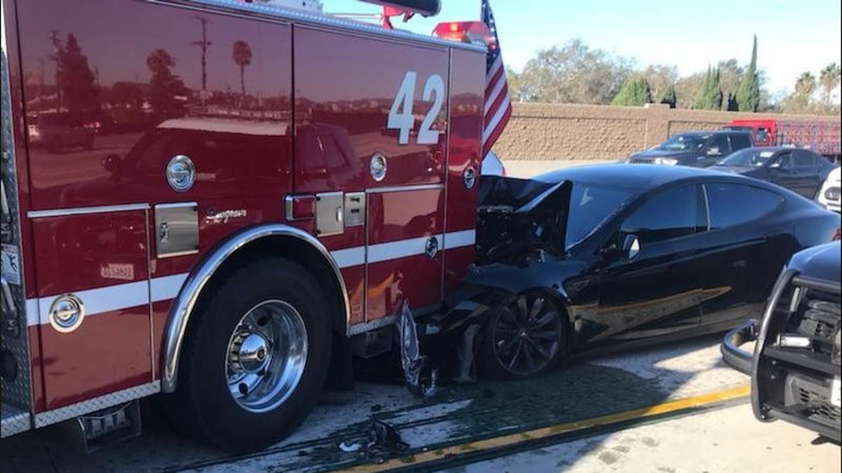 tesla-model-s-crash-fire-truck