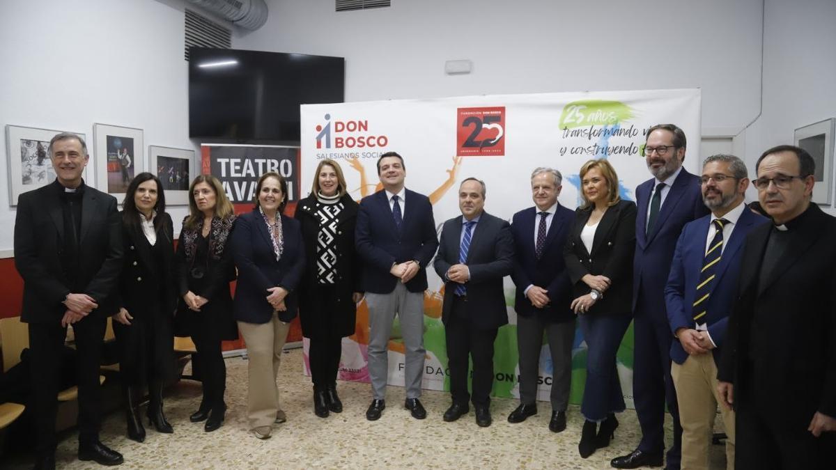Foto de familia de autoridades y responsables de la Fundación Don Bosco.