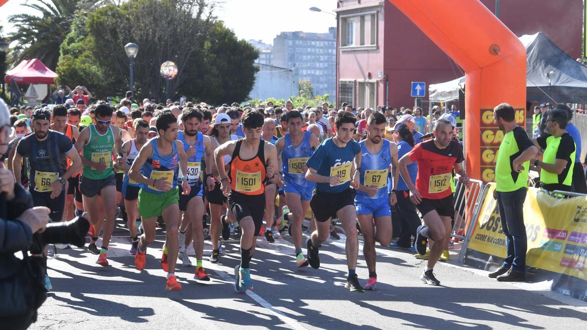 Corredores al inicio de la carrera popular San Pedro de Visma.