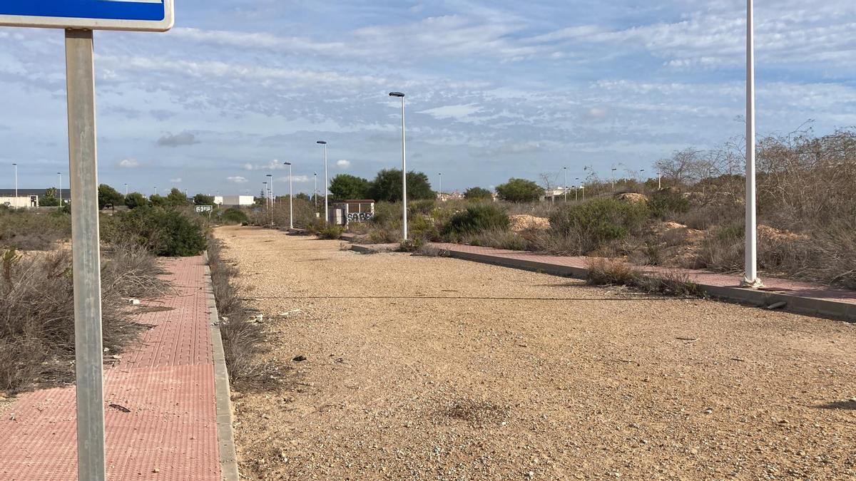 La urbanización de la segunda fase de Villa Amalia cuenta con la mayor parte de elementos esenciales de la urbanización pero todavía resta, por ejemplo, el asfaltado.