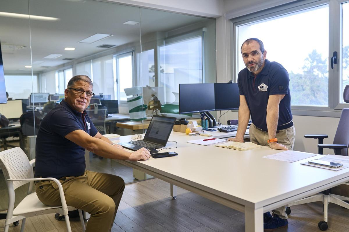 Adrián Sarasquete, a la derecha, junto a Ramsés Herrera.