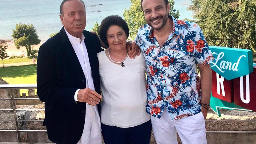 Julio Iglesias, Roberto Vilar y la madre de este en Vigo // CRTVG