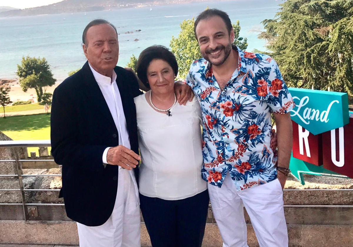 Julio Iglesias, Roberto Vilar y la madre de este en Vigo // CRTVG
